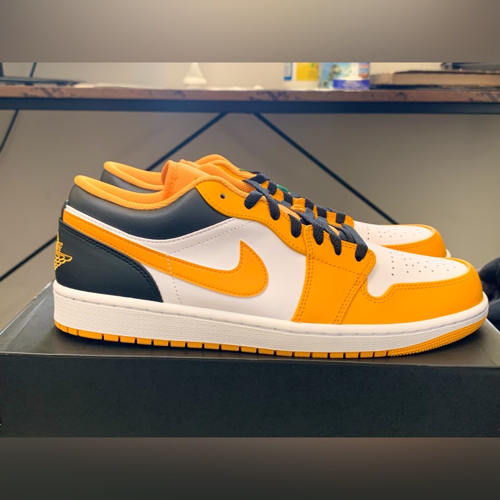 Air Jordan 1 low mens size 11